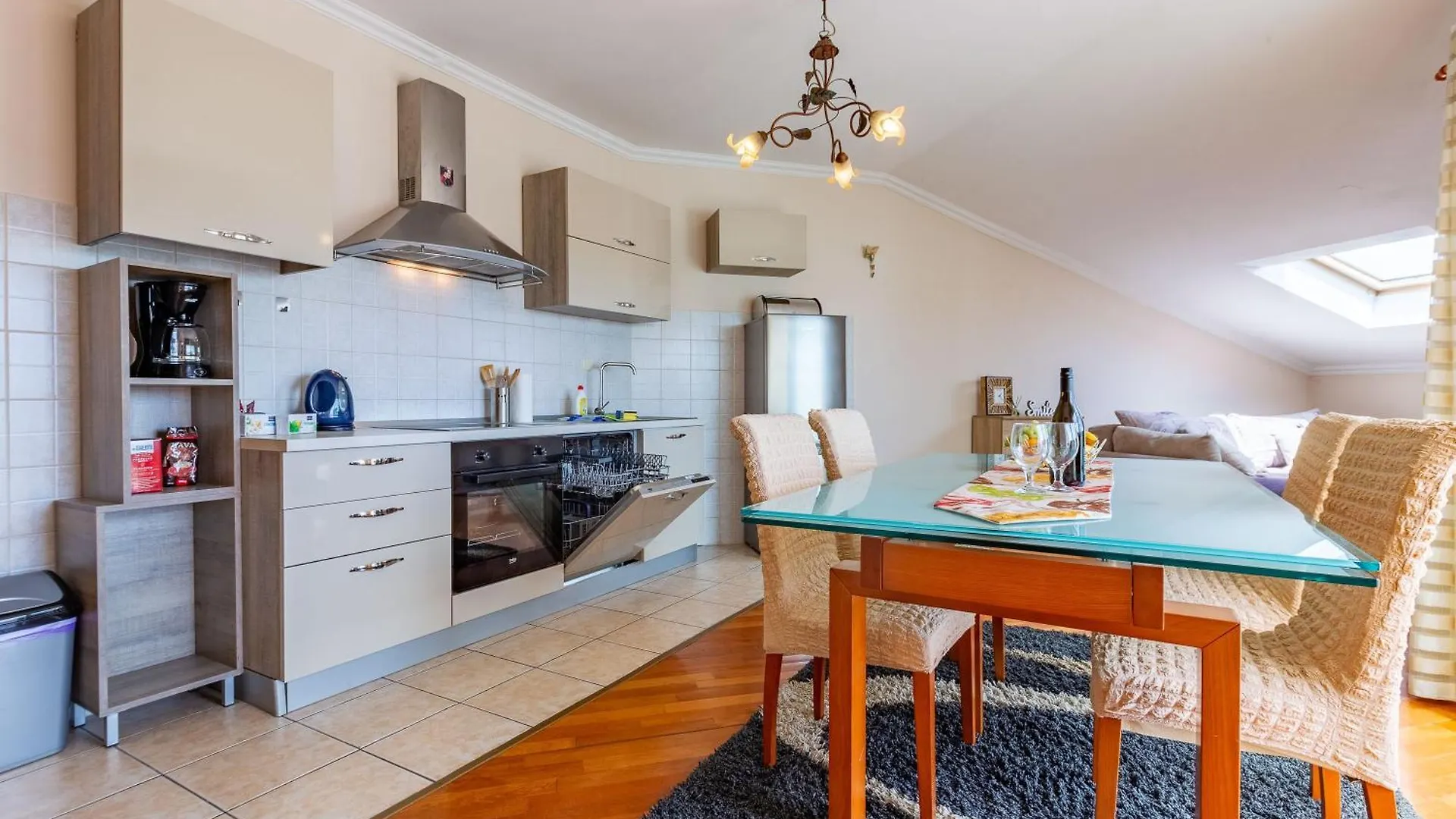 Di Di Taj Apartment With Large Balcony And Bbq زادار