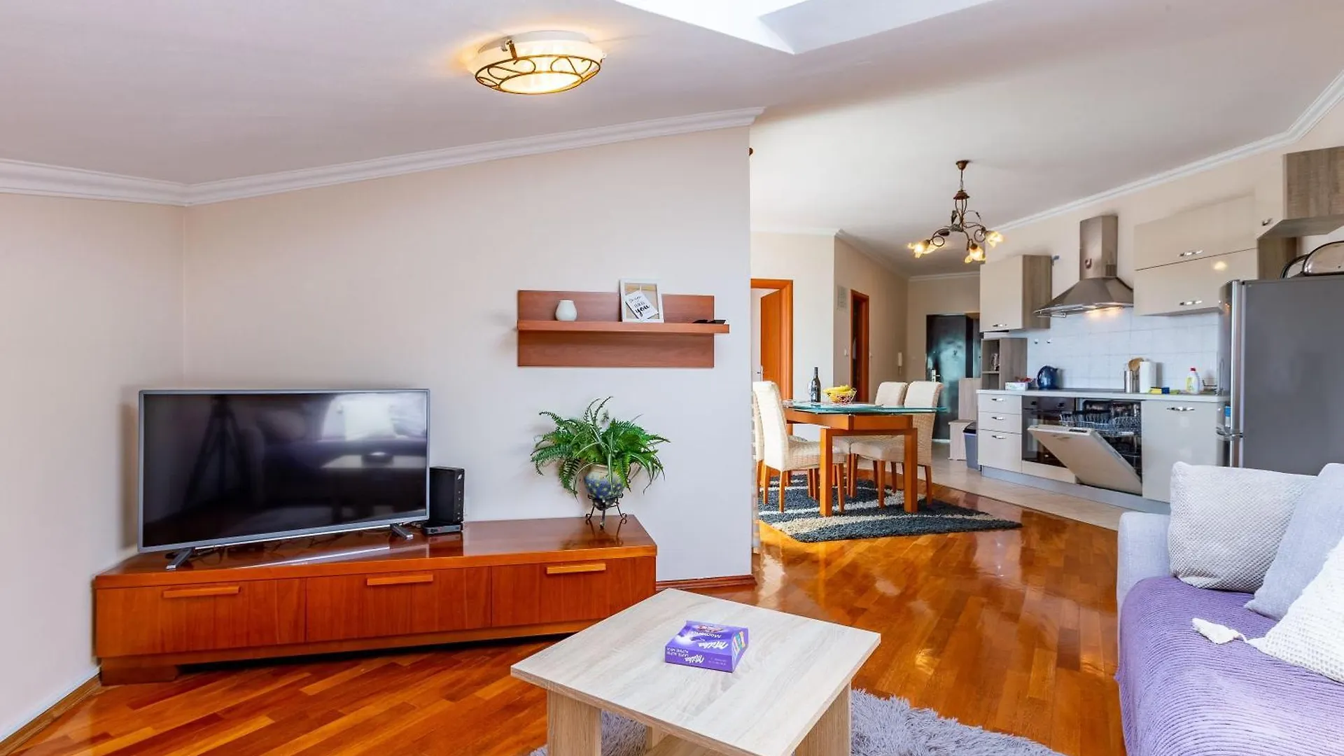 Di Di Taj Apartment With Large Balcony And Bbq زادار