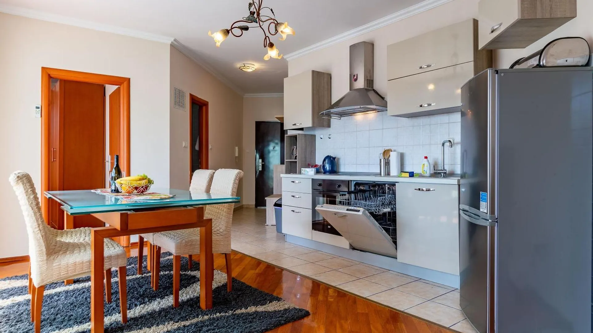 Di Di Taj Apartment With Large Balcony And Bbq زادار 0*,